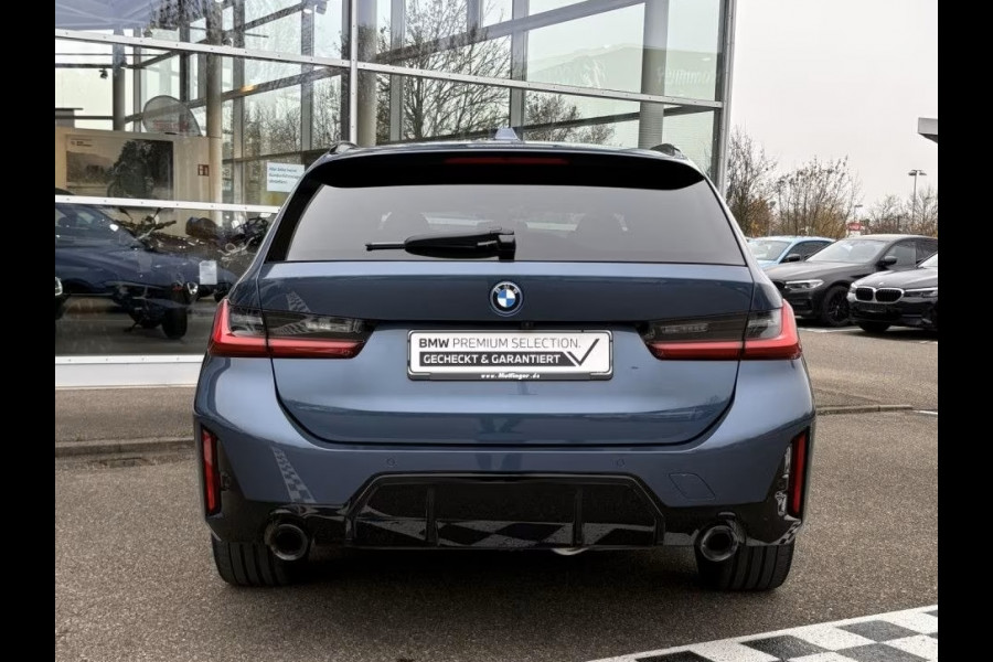 BMW 3 Serie Touring 330e M-SPORT ** ADAPT, LED, LEDER, HuD, MEM, ACC, TREKH, H&K SOUND, 19-inch LMV ** 1e EIG - BMW GAR. t/m 11-2029 ** ** INFORMEER OOK NAAR ONZE AANTREKKELIJKE FINANCIAL-LEASE TARIEVEN **