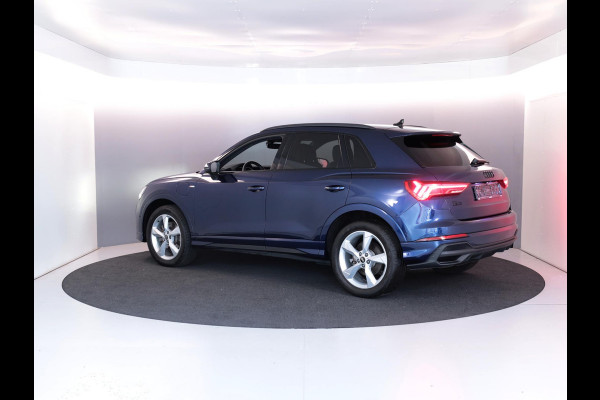 Audi Q3 45 TFSI e S edition 245 pk S-tronic | Navigatie | Parkeersensoren (Park assist) | Achteruitrijcamera | Adaptieve cruise control | Lederen bekleding | Elektr. voorstoelen | S-Line |