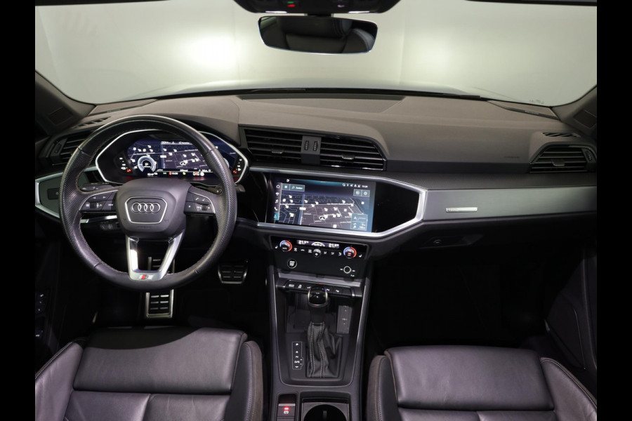 Audi Q3 45 TFSI e S edition 245 pk S-tronic | Navigatie | Parkeersensoren (Park assist) | Achteruitrijcamera | Adaptieve cruise control | Lederen bekleding | Elektr. voorstoelen | S-Line |