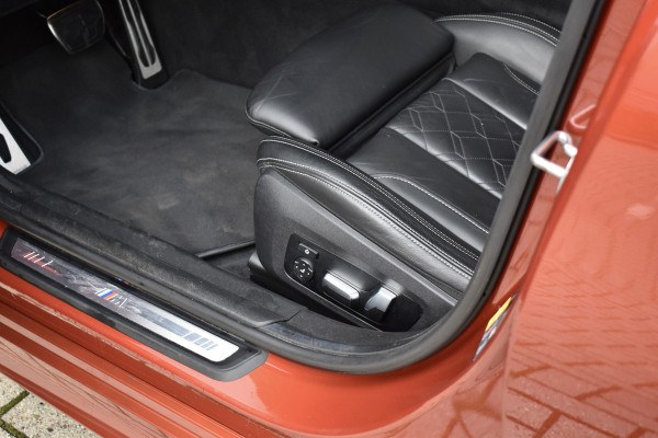 BMW 3 Serie 330e M Sport Individual | Pano | Laser | ACC | Head-Up | Memory Seats | 19'' Wielen |