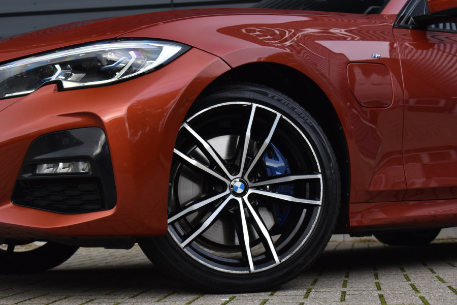 BMW 3 Serie 330e M Sport Individual | Pano | Laser | ACC | Head-Up | Memory Seats | 19'' Wielen |