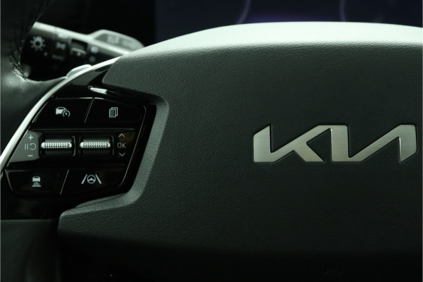 Kia Niro EV ExecutiveLine 64.8 kWh Automaat - Navigatie - Stoelverkoeling - Stoel/Stuurverwarming - Voorstoelen Met Geheugen - Climate Control - Fabrieksgarantie Tot 2031