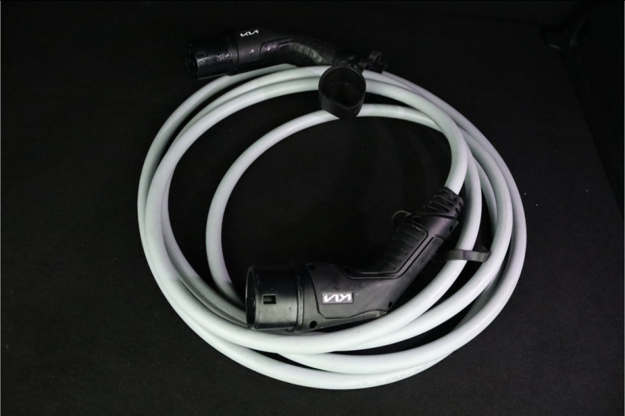 Kia Niro EV ExecutiveLine 64.8 kWh Automaat - Navigatie - Stoelverkoeling - Stoel/Stuurverwarming - Voorstoelen Met Geheugen - Climate Control - Fabrieksgarantie Tot 2031