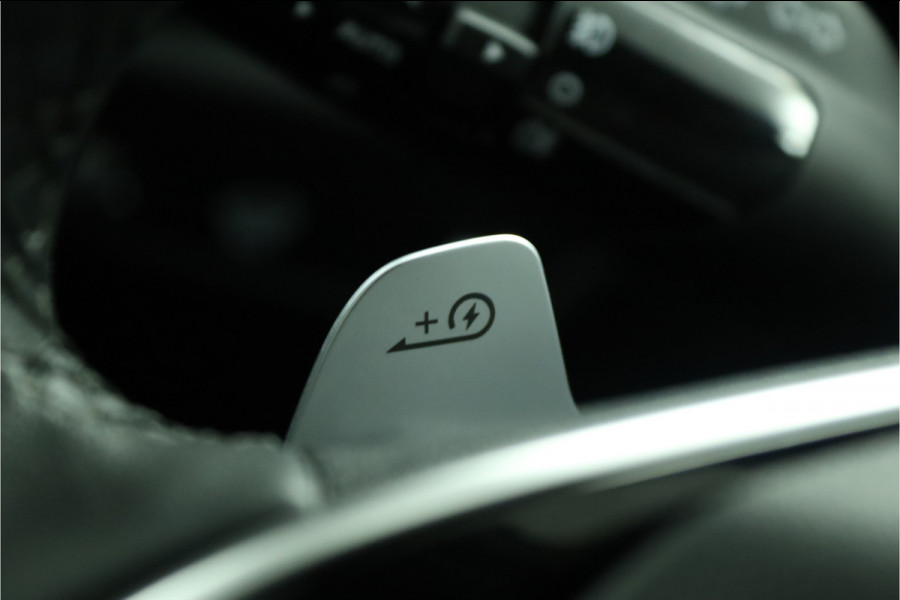 Kia Niro EV ExecutiveLine 64.8 kWh Automaat - Navigatie - Stoelverkoeling - Stoel/Stuurverwarming - Voorstoelen Met Geheugen - Climate Control - Fabrieksgarantie Tot 2031