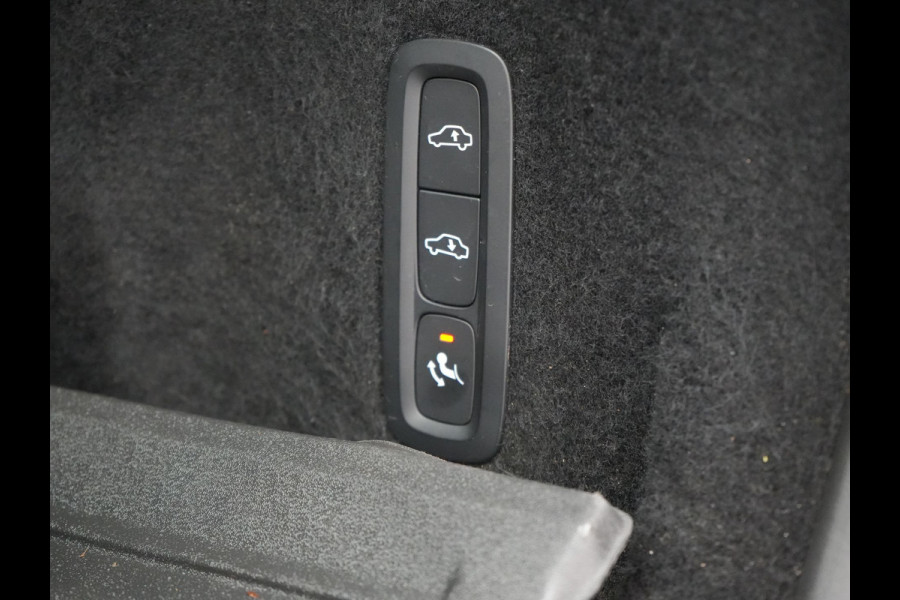 Volvo XC60 T8 AWD Inscription Plug In Hybrid 391pk Dealer O.H. PHEV | Trekhaak Af Fabriek | Luchtvering | Head Up | Adaptive Cruise | 360 Camera | Harman&Kardon | Lederen Sportstoelen Memory & Verwarmd | Google Assistent | App