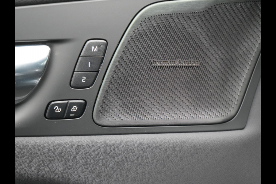 Volvo XC60 T8 AWD Inscription Plug In Hybrid 391pk Dealer O.H. PHEV | Trekhaak Af Fabriek | Luchtvering | Head Up | Adaptive Cruise | 360 Camera | Harman&Kardon | Lederen Sportstoelen Memory & Verwarmd | Google Assistent | App