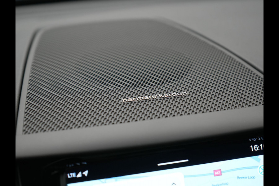 Volvo XC60 T8 AWD Inscription Plug In Hybrid 391pk Dealer O.H. PHEV | Trekhaak Af Fabriek | Luchtvering | Head Up | Adaptive Cruise | 360 Camera | Harman&Kardon | Lederen Sportstoelen Memory & Verwarmd | Google Assistent | App