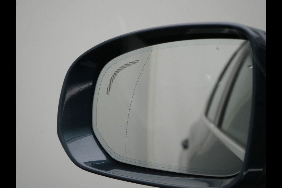Volvo XC60 T8 AWD Inscription Plug In Hybrid 391pk Dealer O.H. PHEV | Trekhaak Af Fabriek | Luchtvering | Head Up | Adaptive Cruise | 360 Camera | Harman&Kardon | Lederen Sportstoelen Memory & Verwarmd | Google Assistent | App
