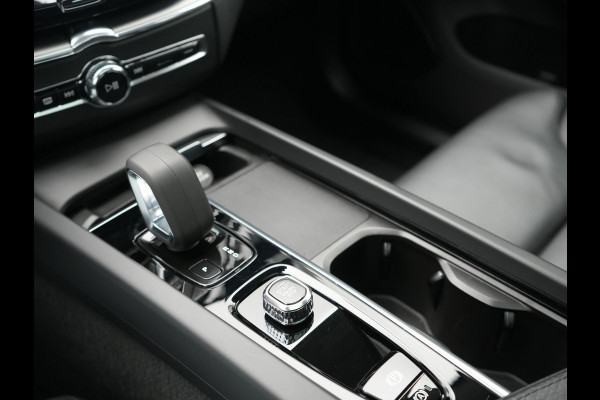 Volvo XC60 T8 AWD Inscription Plug In Hybrid 391pk Dealer O.H. PHEV | Trekhaak Af Fabriek | Luchtvering | Head Up | Adaptive Cruise | 360 Camera | Harman&Kardon | Lederen Sportstoelen Memory & Verwarmd | Google Assistent | App