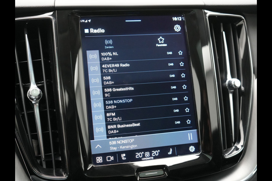 Volvo XC60 T8 AWD Inscription Plug In Hybrid 391pk Dealer O.H. PHEV | Trekhaak Af Fabriek | Luchtvering | Head Up | Adaptive Cruise | 360 Camera | Harman&Kardon | Lederen Sportstoelen Memory & Verwarmd | Google Assistent | App