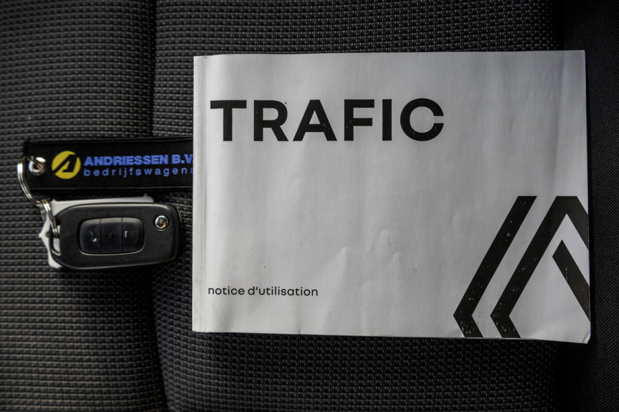 Renault Trafic Blue dCi 150PK | L2H1 | 9-Zits | LED | Canera | Navi | Zijschuifdeur R+L | Cruise | Airco | PDC | Euro 6