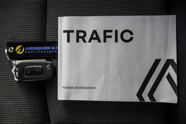 Renault Trafic Blue dCi 150PK | L2H1 | 9-Zits | LED | Canera | Navi | Zijschuifdeur R+L | Cruise | Airco | PDC | Euro 6