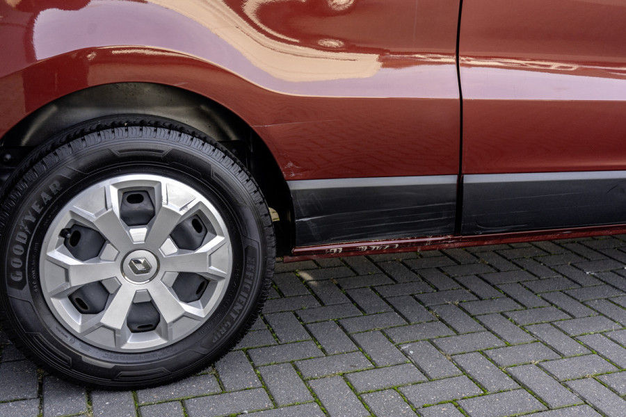 Renault Trafic Blue dCi 150PK | L2H1 | 9-Zits | LED | Canera | Navi | Zijschuifdeur R+L | Cruise | Airco | PDC | Euro 6