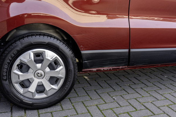 Renault Trafic Blue dCi 150PK | L2H1 | 9-Zits | LED | Canera | Navi | Zijschuifdeur R+L | Cruise | Airco | PDC | Euro 6