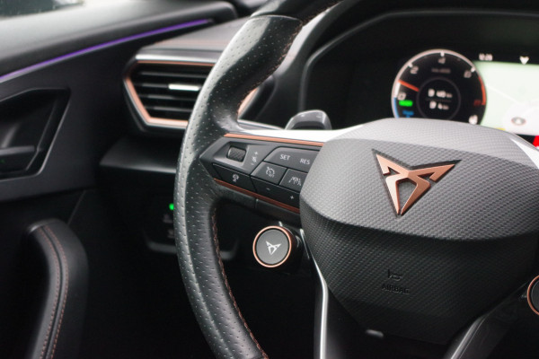 CUPRA Formentor 1.4 e-Hybrid 245 PK VZ Performance, Stuur-Startknop, Groot-Navigatie, Carplay, Kuipstoelen, Camera