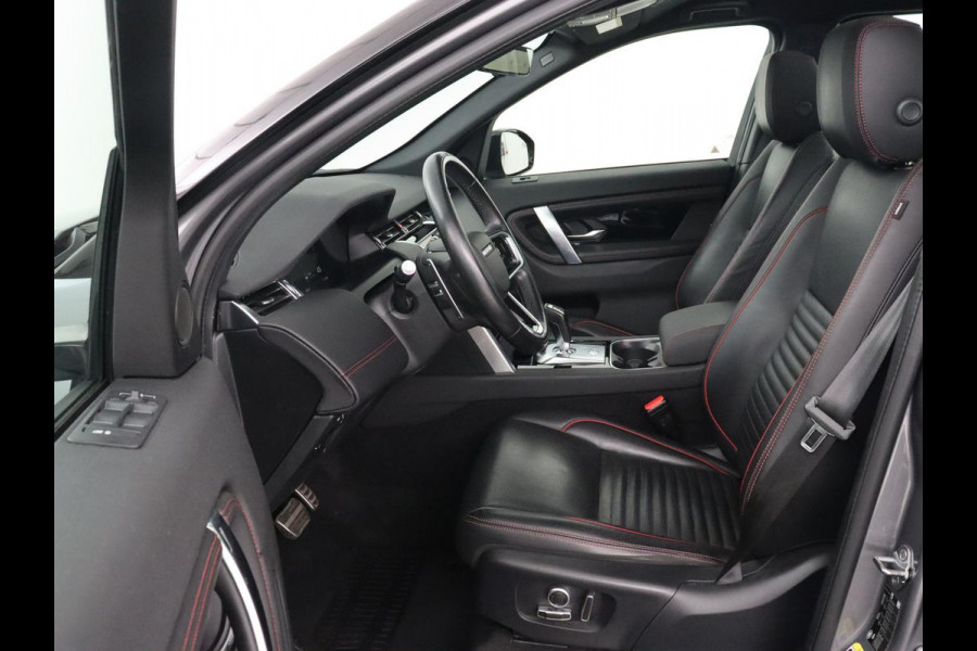 Land Rover Discovery Sport P300e 1.5 R-Dynamic SE | Panoramadak | Leder | Trekhaak | 360 Camera | Stoelverwarming | Carplay | Full LED | Stuurverwarming | Navigatie | PHEV | Plug In