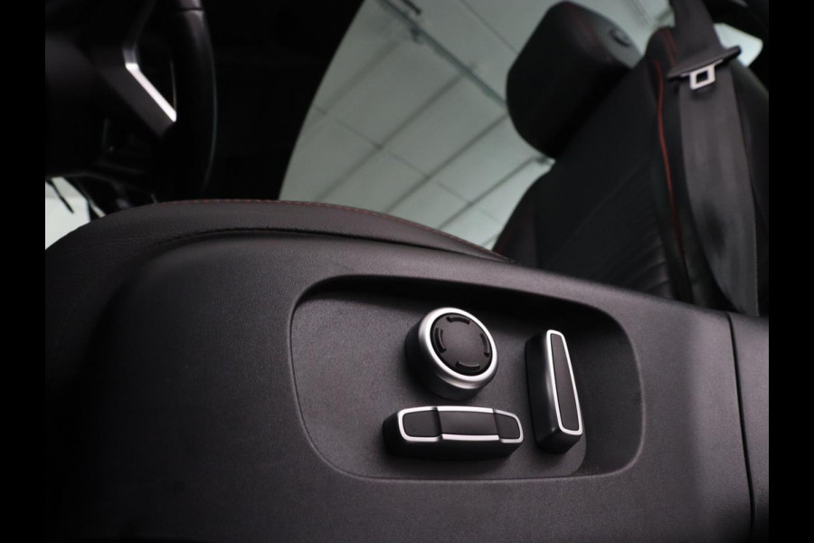 Land Rover Discovery Sport P300e 1.5 R-Dynamic SE | Panoramadak | Leder | Trekhaak | 360 Camera | Stoelverwarming | Carplay | Full LED | Stuurverwarming | Navigatie | PHEV | Plug In