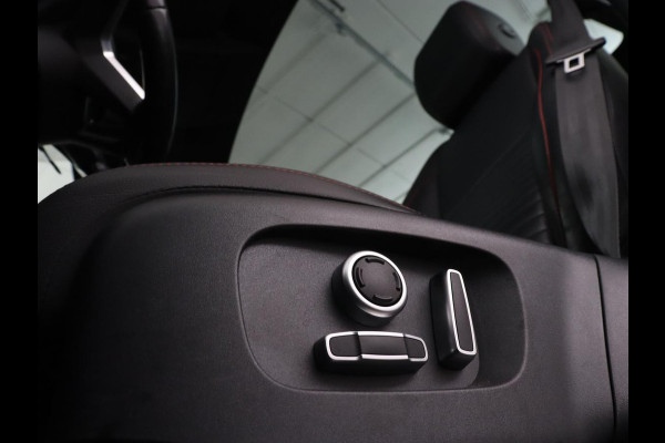 Land Rover Discovery Sport P300e 1.5 R-Dynamic SE | Panoramadak | Leder | Trekhaak | 360 Camera | Stoelverwarming | Carplay | Full LED | Stuurverwarming | Navigatie | PHEV | Plug In