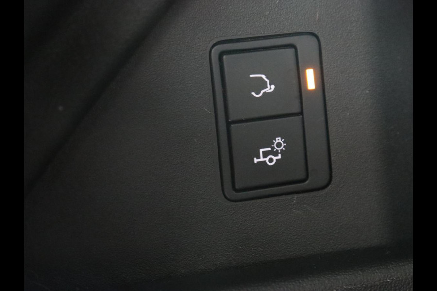 Land Rover Discovery Sport P300e 1.5 R-Dynamic SE | Panoramadak | Leder | Trekhaak | 360 Camera | Stoelverwarming | Carplay | Full LED | Stuurverwarming | Navigatie | PHEV | Plug In