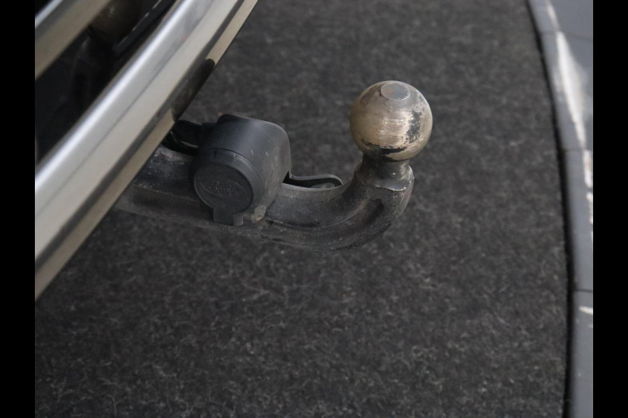 Land Rover Discovery Sport P300e 1.5 R-Dynamic SE | Panoramadak | Leder | Trekhaak | 360 Camera | Stoelverwarming | Carplay | Full LED | Stuurverwarming | Navigatie | PHEV | Plug In