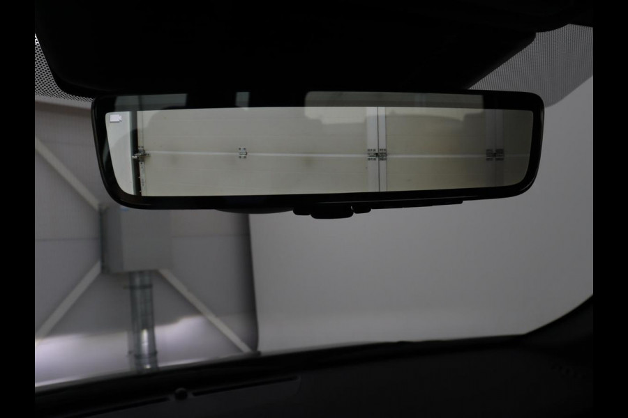 Land Rover Discovery Sport P300e 1.5 R-Dynamic SE | Panoramadak | Leder | Trekhaak | 360 Camera | Stoelverwarming | Carplay | Full LED | Stuurverwarming | Navigatie | PHEV | Plug In