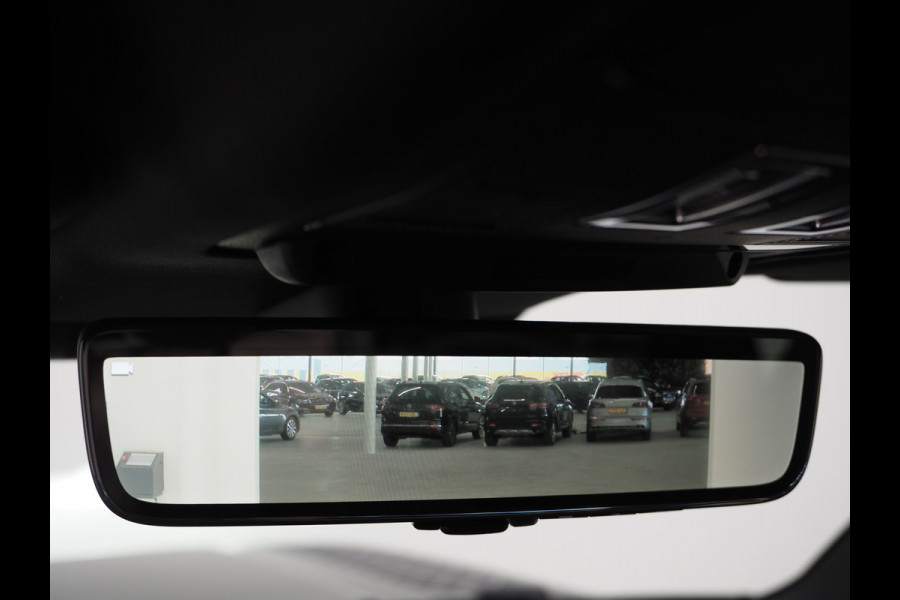 Land Rover Defender 110 2.0 P400e Urban | Panoramadak | Wide Arch | Luchtvering | Meridian | 360 | Sidesteps | Trekhaak