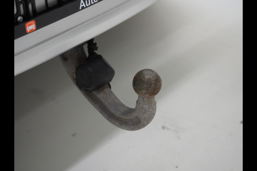 Land Rover Defender 110 2.0 P400e Urban | Panoramadak | Wide Arch | Luchtvering | Meridian | 360 | Sidesteps | Trekhaak