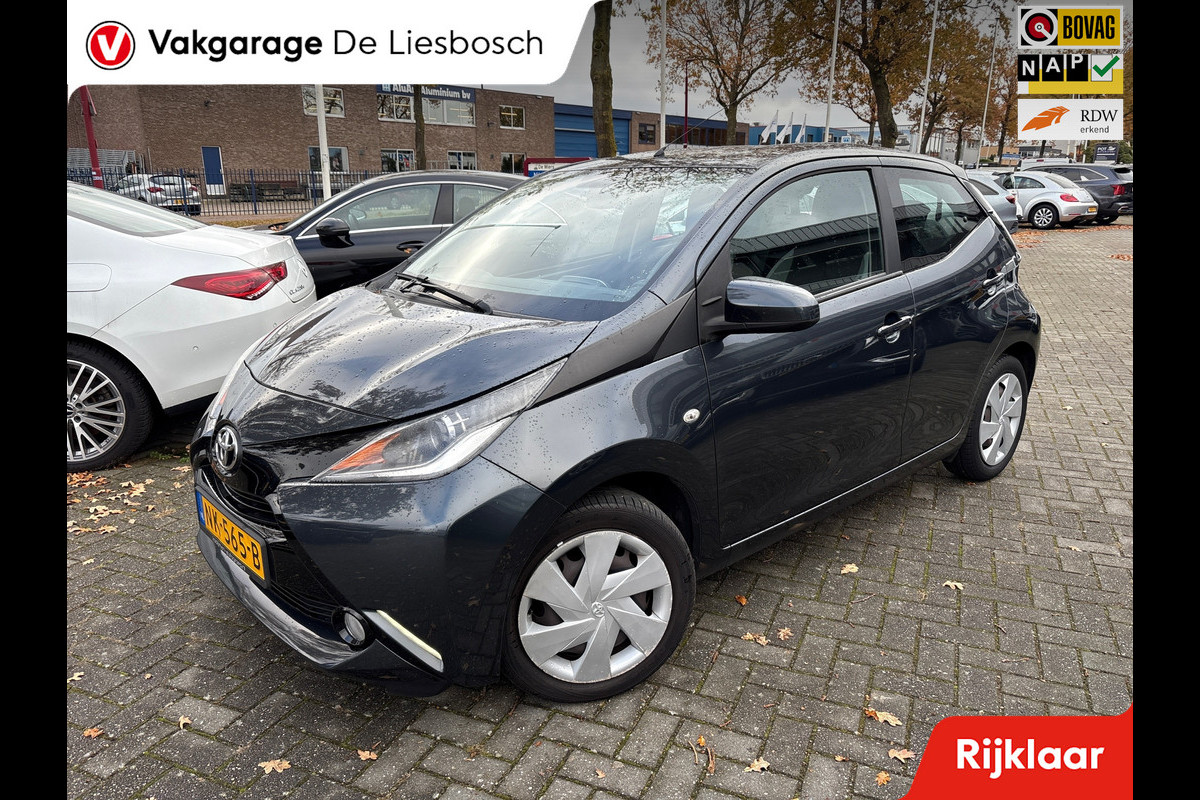 Toyota Aygo 1.0 VVT-i x-play/navi/camera/boeken/airco/media/