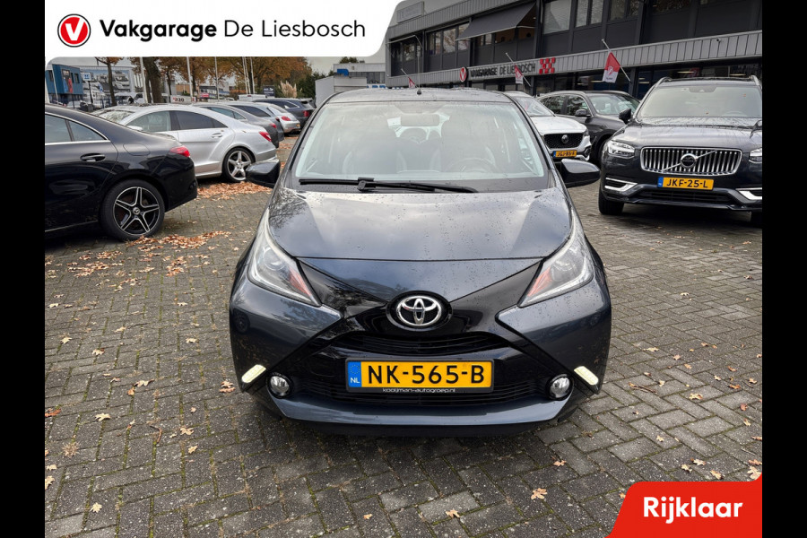 Toyota Aygo 1.0 VVT-i x-play/navi/camera/boeken/airco/media/