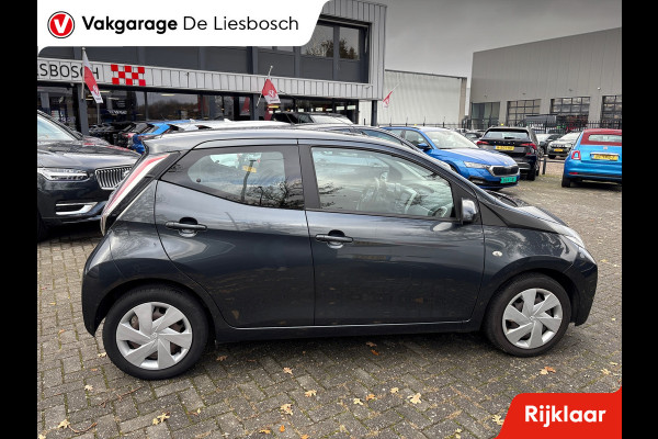 Toyota Aygo 1.0 VVT-i x-play/navi/camera/boeken/airco/media/