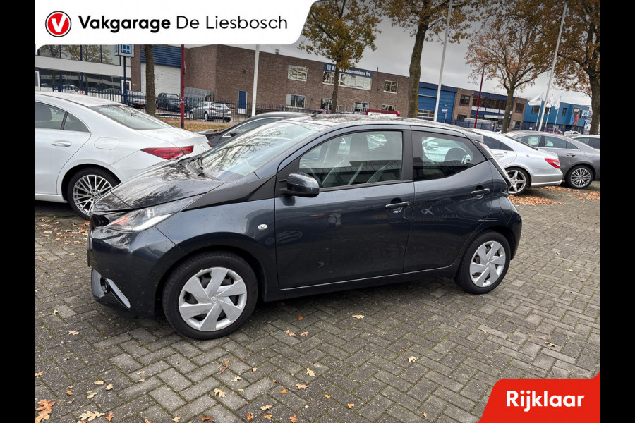 Toyota Aygo 1.0 VVT-i x-play/navi/camera/boeken/airco/media/