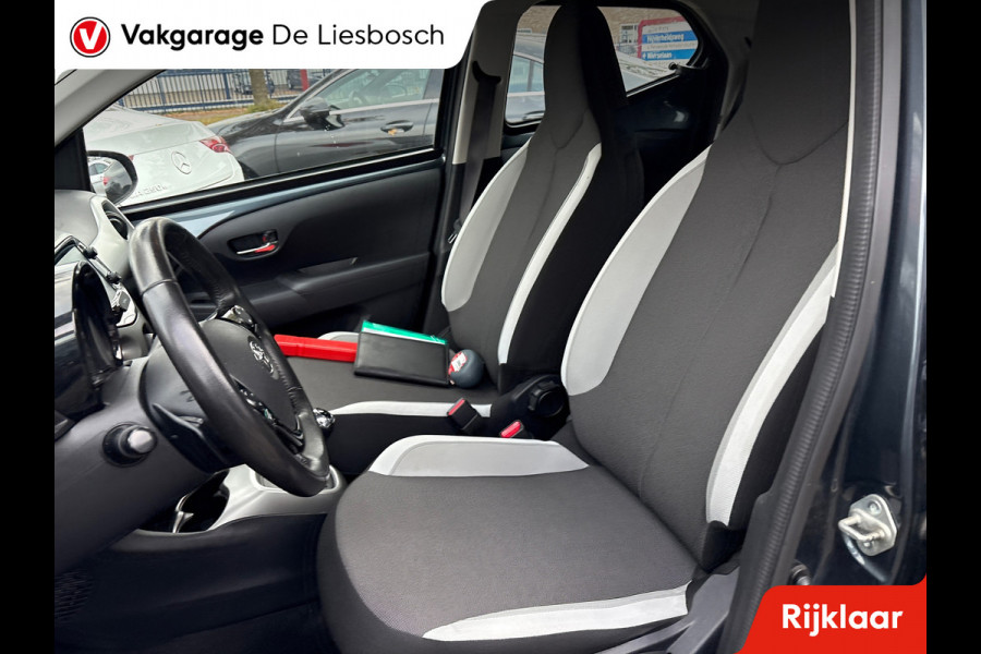 Toyota Aygo 1.0 VVT-i x-play/navi/camera/boeken/airco/media/