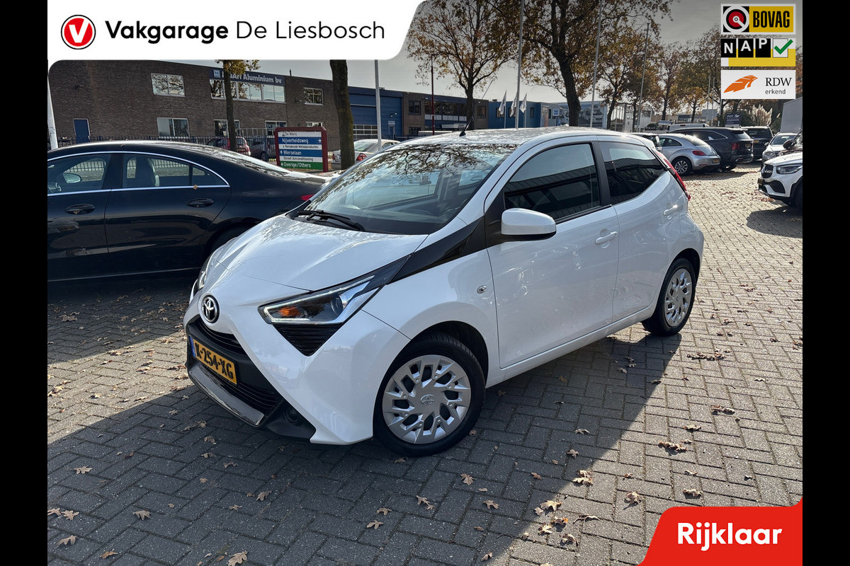 Toyota Aygo 1.0 VVT-i x-play/camera /airco/apple carplay/mf stuur/boeken