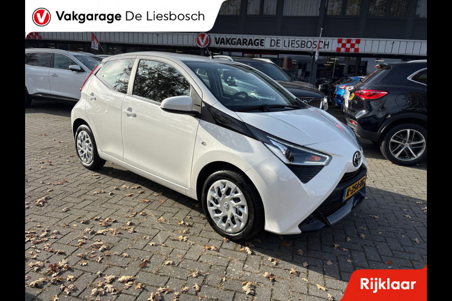 Toyota Aygo 1.0 VVT-i x-play/camera /airco/apple carplay/mf stuur/boeken