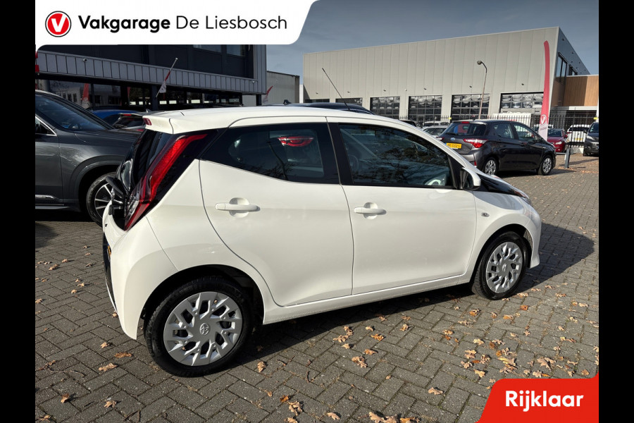 Toyota Aygo 1.0 VVT-i x-play/camera /airco/apple carplay/mf stuur/boeken
