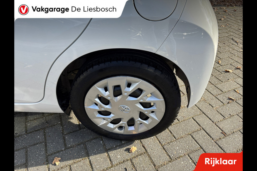 Toyota Aygo 1.0 VVT-i x-play/camera /airco/apple carplay/mf stuur/boeken