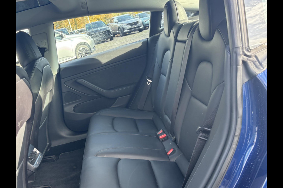 Tesla Model 3 Long Range AWD 75 kWh AFNEEMBARE TREKHAAK | 750KG TREKGEWICHT | ORIGNEEL NL AUTO | RIJKLAAR MET 12 MND BOVAG GARANTIE |