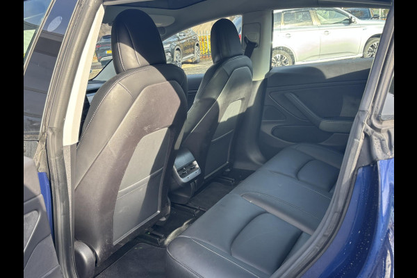 Tesla Model 3 Long Range AWD 75 kWh AFNEEMBARE TREKHAAK | 750KG TREKGEWICHT | ORIGNEEL NL AUTO | RIJKLAAR MET 12 MND BOVAG GARANTIE |