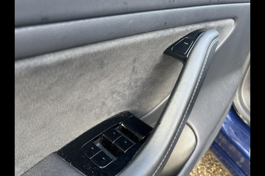 Tesla Model 3 Long Range AWD 75 kWh AFNEEMBARE TREKHAAK | 750KG TREKGEWICHT | ORIGNEEL NL AUTO | RIJKLAAR MET 12 MND BOVAG GARANTIE |
