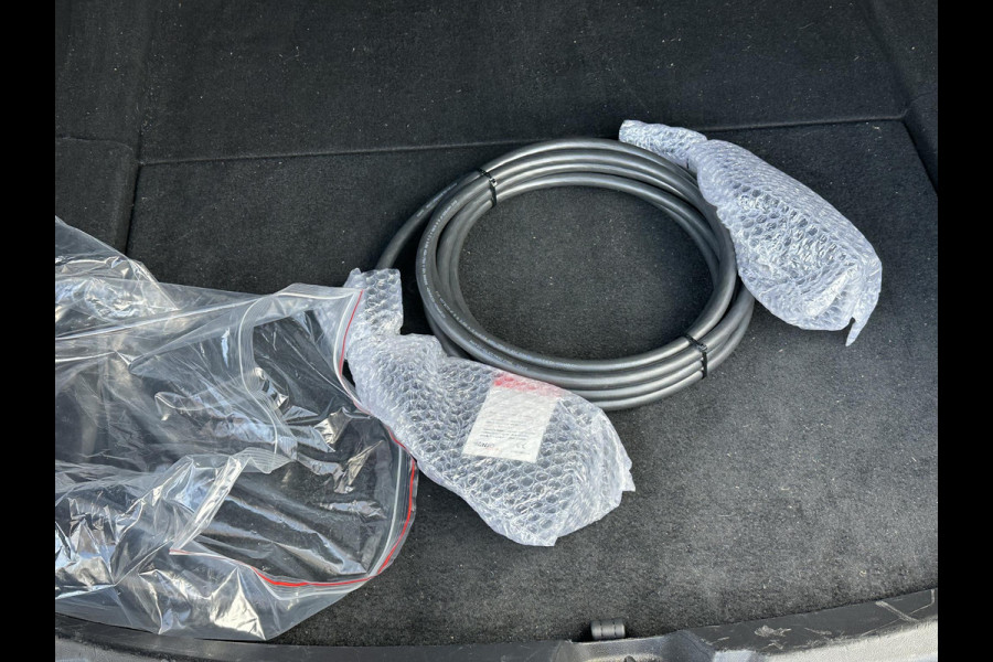 Tesla Model 3 Long Range AWD 75 kWh AFNEEMBARE TREKHAAK | 750KG TREKGEWICHT | ORIGNEEL NL AUTO | RIJKLAAR MET 12 MND BOVAG GARANTIE |