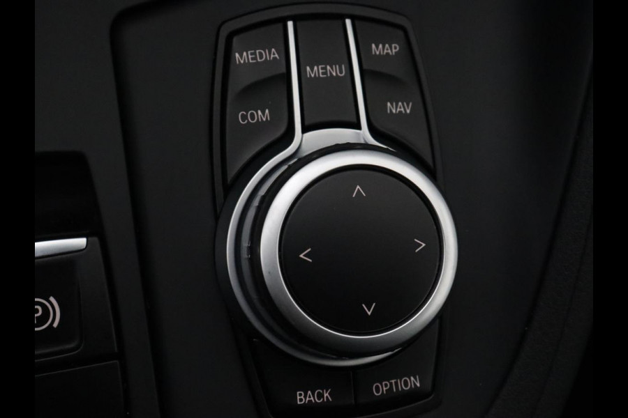 BMW X1 Xdrive25e Edrive Edition | Panoramadak | Stoelverwarming | Full LED | Navigatie | Climate control | Parkeerhulp | Cruise control | PHEV | Plug In