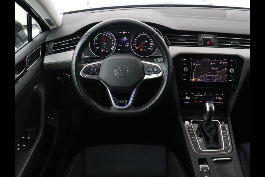 Volkswagen Passat 1.4 TSI PHEV GTE | Trekhaak | Stoelverwarming | Massage | Camera | Carplay | Adaptive cruise | Side Assist | Matrix LED | Navigatie | Parkeerhulp | Plug In