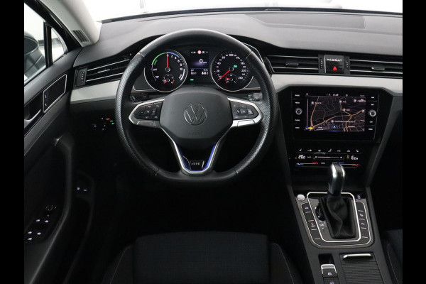 Volkswagen Passat 1.4 TSI PHEV GTE | Trekhaak | Stoelverwarming | Massage | Camera | Carplay | Adaptive cruise | Side Assist | Matrix LED | Navigatie | Parkeerhulp | Plug In