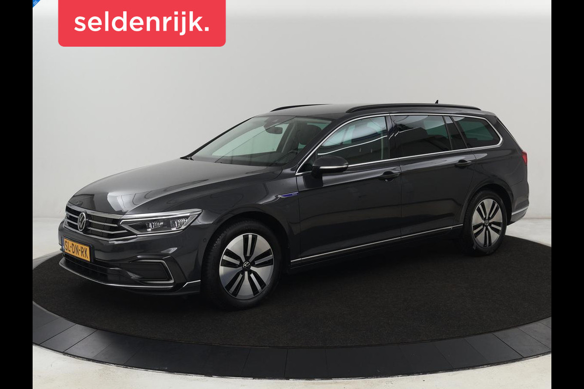 Volkswagen Passat 1.4 TSI PHEV GTE | Trekhaak | Stoelverwarming | Massage | Camera | Carplay | Adaptive cruise | Side Assist | Matrix LED | Navigatie | Parkeerhulp | Plug In