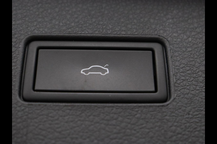 Volkswagen Passat 1.4 TSI PHEV GTE | Trekhaak | Stoelverwarming | Massage | Camera | Carplay | Adaptive cruise | Side Assist | Matrix LED | Navigatie | Parkeerhulp | Plug In