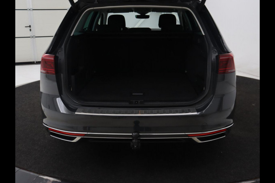 Volkswagen Passat 1.4 TSI PHEV GTE | Trekhaak | Stoelverwarming | Massage | Camera | Carplay | Adaptive cruise | Side Assist | Matrix LED | Navigatie | Parkeerhulp | Plug In
