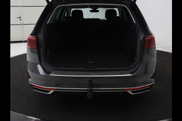Volkswagen Passat 1.4 TSI PHEV GTE | Trekhaak | Stoelverwarming | Massage | Camera | Carplay | Adaptive cruise | Side Assist | Matrix LED | Navigatie | Parkeerhulp | Plug In