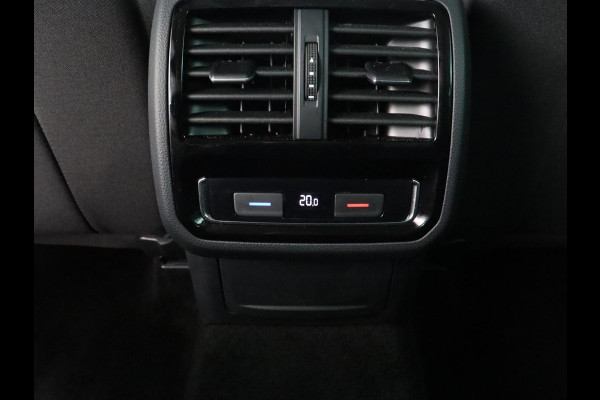 Volkswagen Passat 1.4 TSI PHEV GTE | Trekhaak | Stoelverwarming | Massage | Camera | Carplay | Adaptive cruise | Side Assist | Matrix LED | Navigatie | Parkeerhulp | Plug In