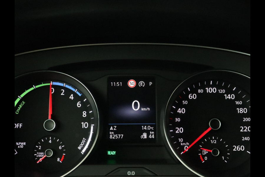 Volkswagen Passat 1.4 TSI PHEV GTE | Trekhaak | Stoelverwarming | Massage | Camera | Carplay | Adaptive cruise | Side Assist | Matrix LED | Navigatie | Parkeerhulp | Plug In