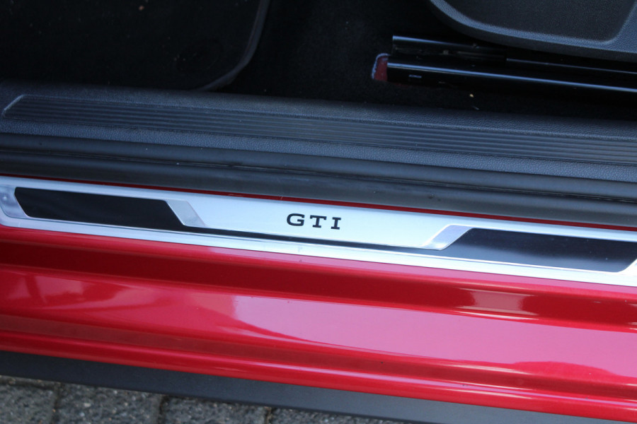 Volkswagen Polo 2.0 TSI 207pk GTI DSG7 Panoramadak Clima Cruise Navi Camera Carplay Dig. Cockpit 18"LMV Stoelverwarming